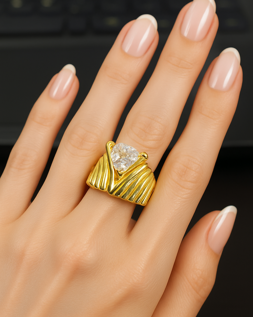 ORANA Regal V-Crest Gold Band